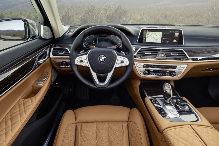 Торпедо BMW 750Li xDrive (G12) 2019 года  (WW) (фото 53 из 164)